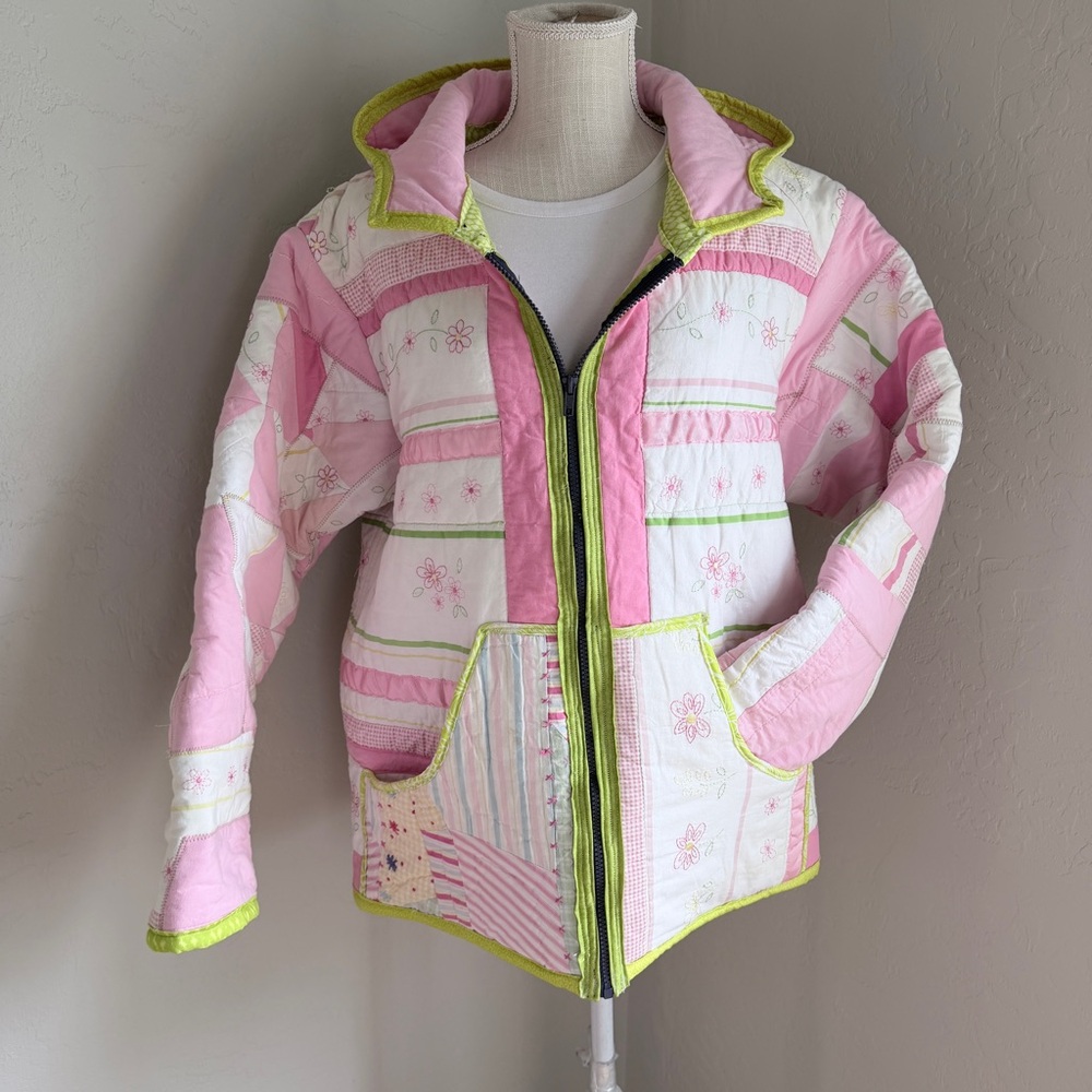 Handmade Upcycled Pink Floral Print Quilt Jacket Size M/L - Picture 3 of 16